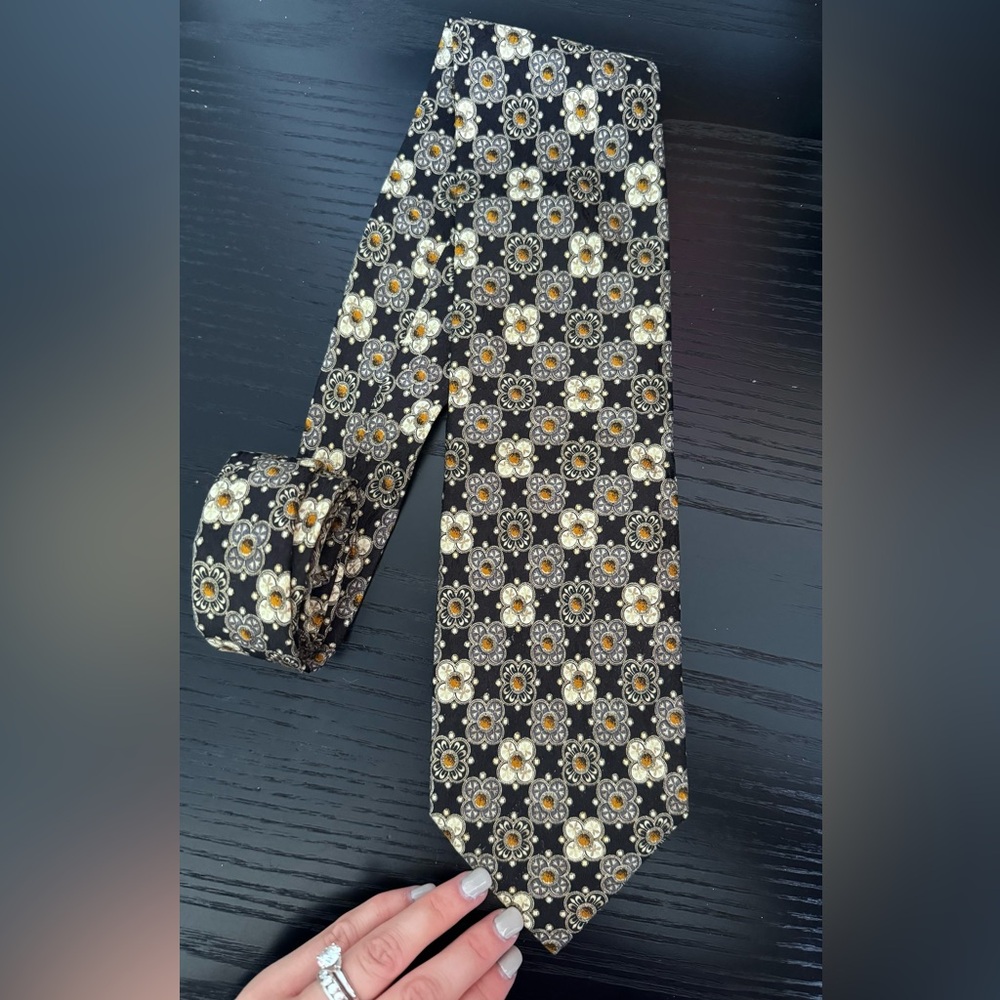 Valentino Vintage Tie - 100% Silk